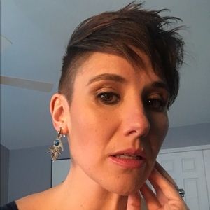 Meet your Posher, Elizabeth